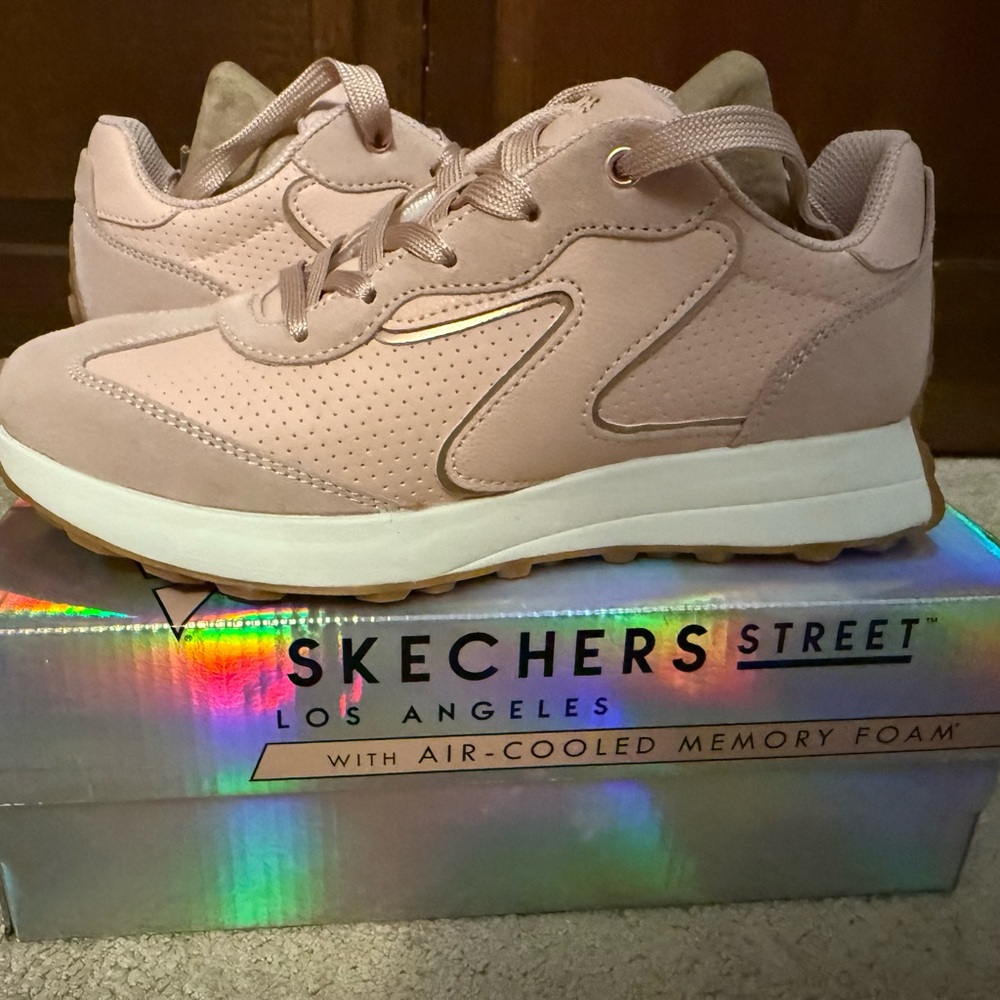 Skechers Gusto Ladies Pink Sneakers Size 6.5